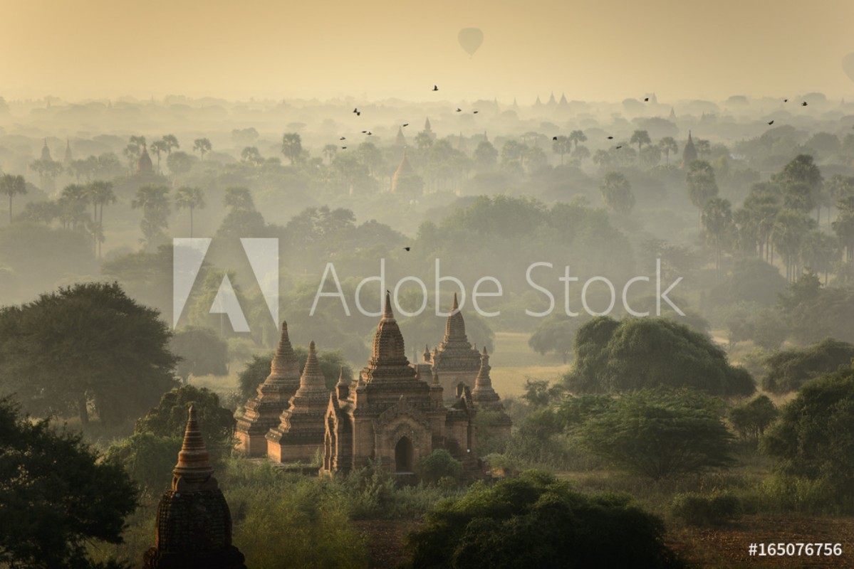 Bild på Sunrise scene at pagoda ancient city field in Bagan Myanmar